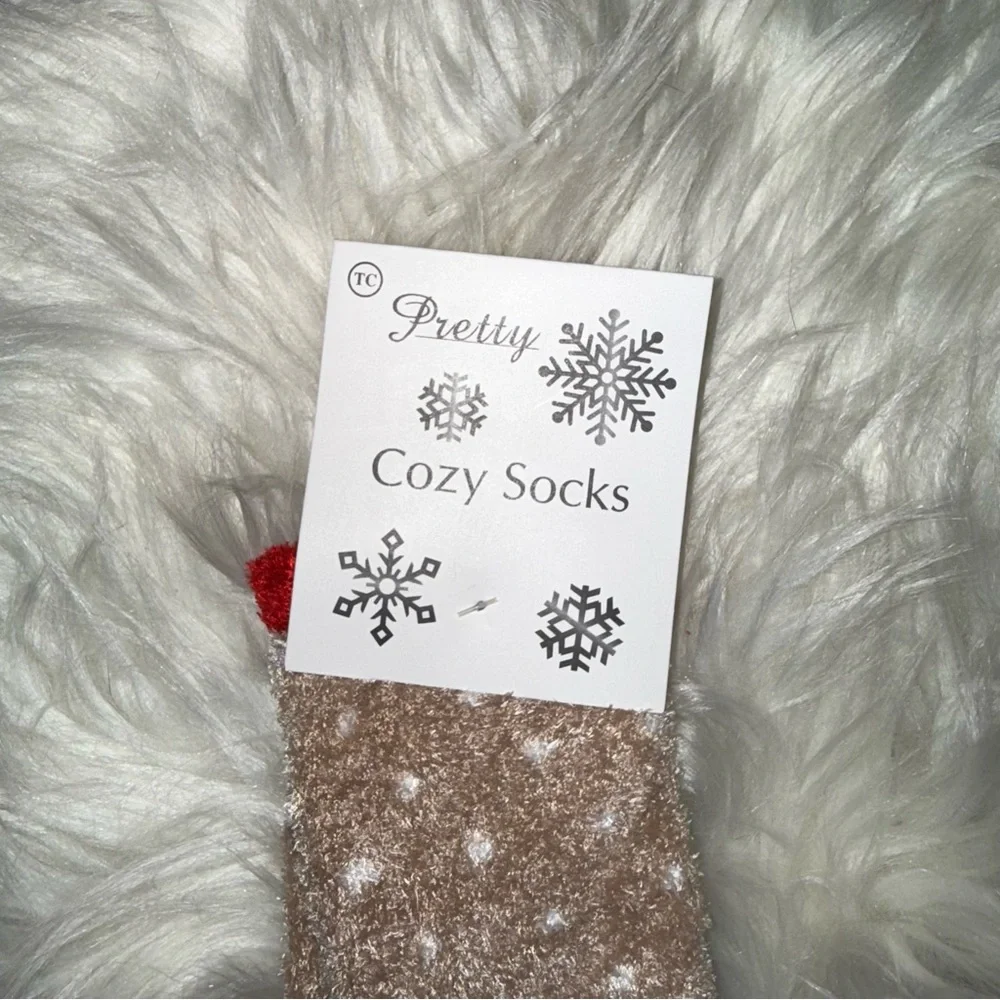 ✨✨5/$10✨✨ Pretty Cozy soft Socks with reindeer design, Red and Brown Accents